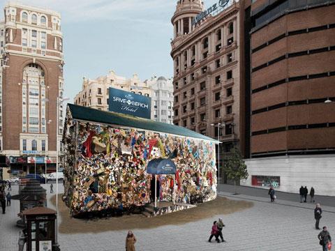 El pop up de Coronita: la basura se hace hotel