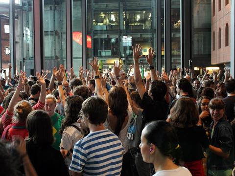 Flashmob en Bilbao: ¿Quién ha dicho que la tecnología aísla?