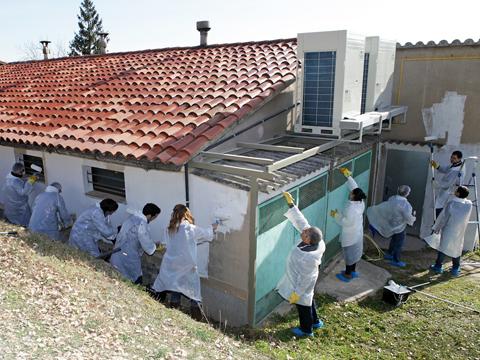 Danone se implica hasta el fondo en una peculiar acción RSC