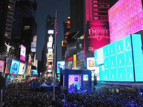 Nokia promociona su nuevo móvil con un concierto masivo en Times Square