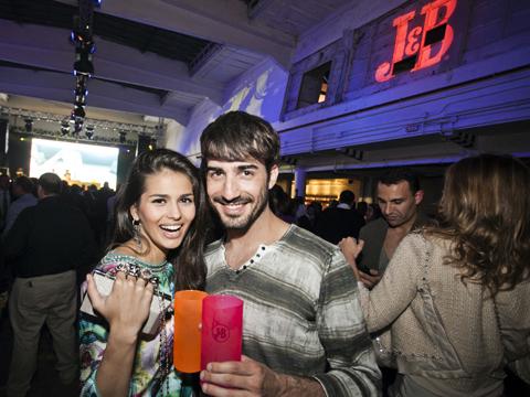 Explosión de colores en la presentación de la edición limitada J&B