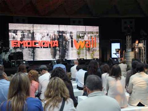 Iwall emociona en La Cúpula Las Arenas