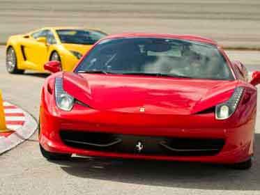 Carreras en Ferraris y Porsches en la cumbre de Site en Florida