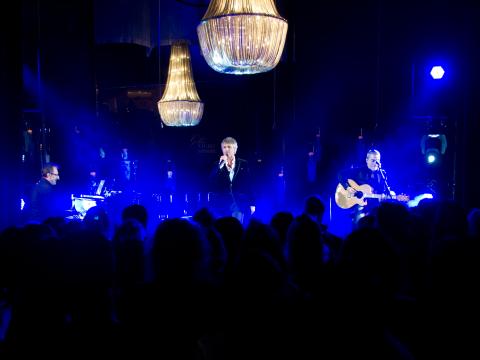 Sergio Dalma y glamour en la noche de Pullmantur