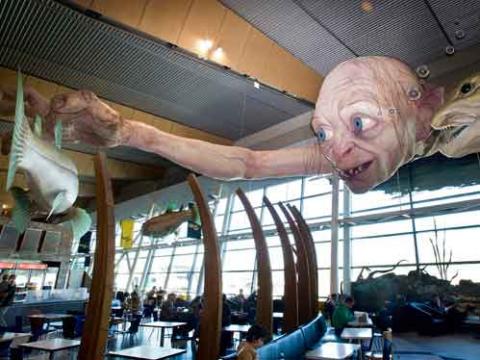 Hobbits y elfos, originales azafatos en Air New Zealand