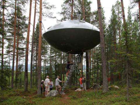 Treehotel lanza The UFO, un hotel muy marciano
