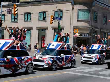 Mini organiza una ´Mini montaña rusa´ en plena calle