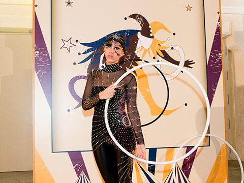 La magia del circo envuelve la cena de Ferrovial