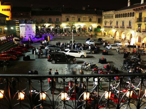 Los motores rugen en El Poble Espanyol