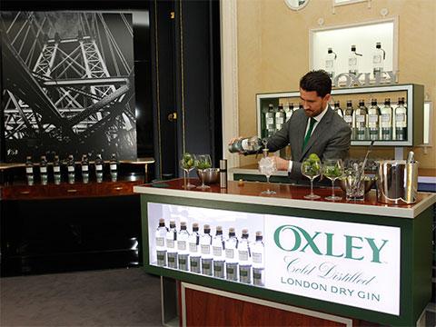 Oxley abre un club privado efímero para hombres