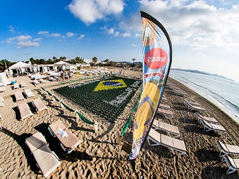 Havaianas transforma Ibiza en una playa brasileña
