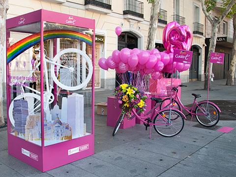 Campofrío monta una exposición de bicis en la calle para fomentar la vida sana