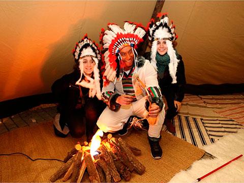 Yoigo monta una de indios y vaqueros para presentar su nueva campaña