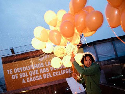 Aperol Spritz ilumina Madrid a pesar del eclipse solar