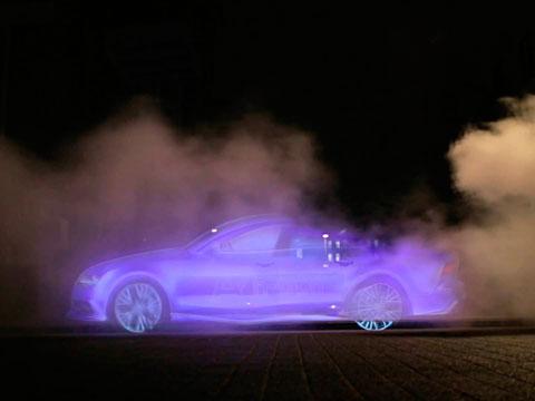 Audi se anuncia con una valla publicitaria efímera a base de vapor de agua