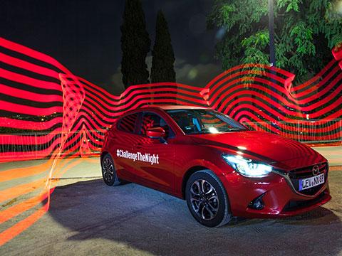 Mazda desafía la noche barcelonesa con lightpainting y LEDs