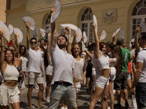 Málaga se echa a la calle en un flashmob de San Miguel
