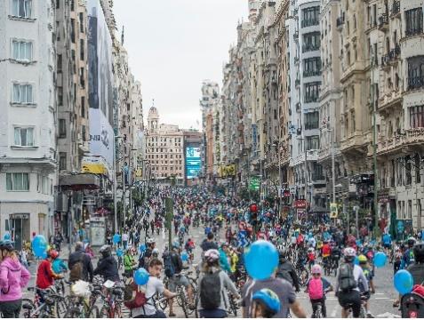 Mira a cámara y pedalea en la Fiesta de la Bici Movistar