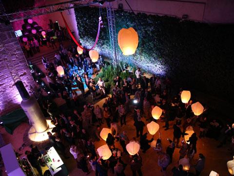 Ponche Caballero presenta de tiros largos su nueva botella