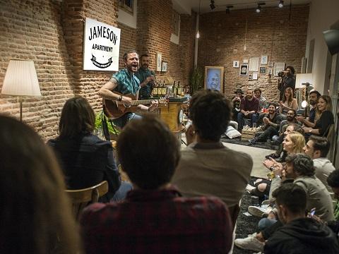 Jameson te monta el teatro en casa