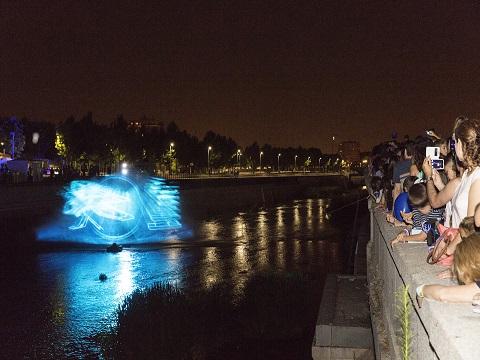El Canal de Panamá se inaugura en el Manzanares con un espectáculo holográfico