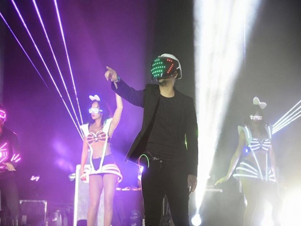 Un viaje al futuro para la fiesta de verano de Everis