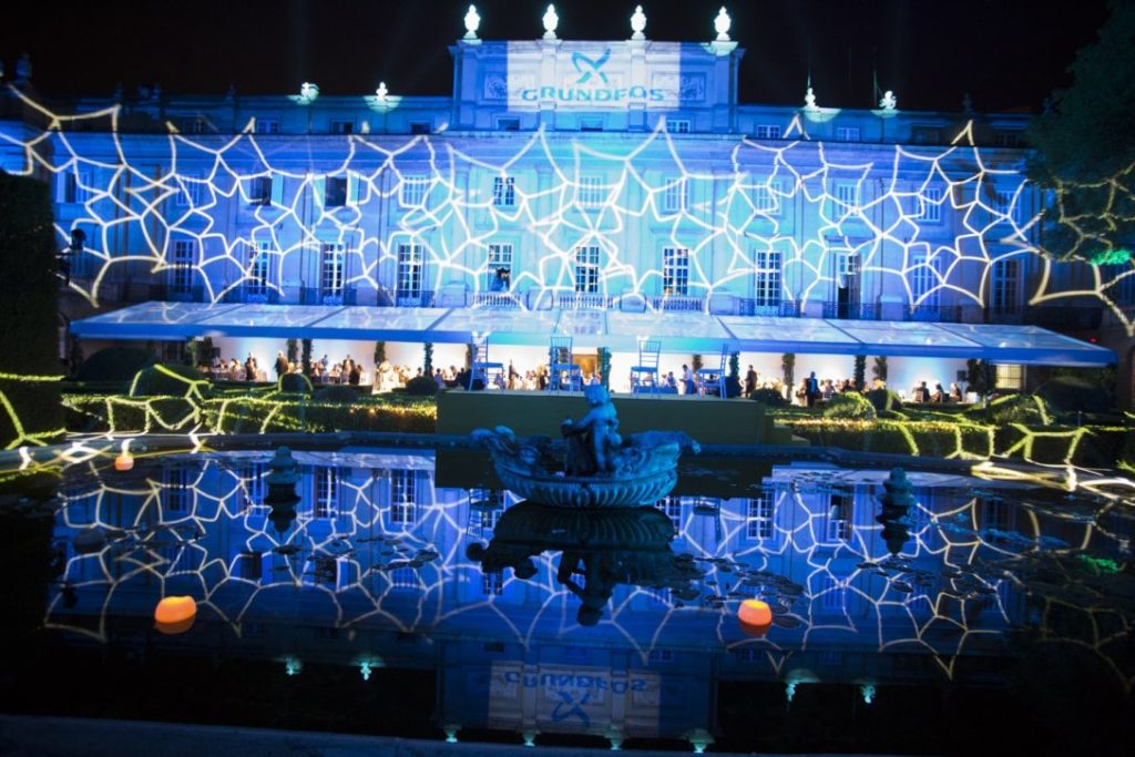 Las puertas del Palacio de Liria se abren para la reunión de directivos de Grundfos