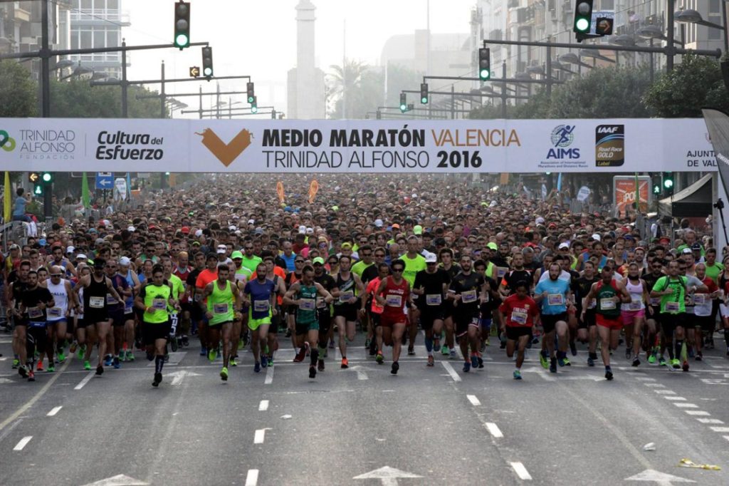 La Media Maratón de Valencia pone a correr a 13.000 personas