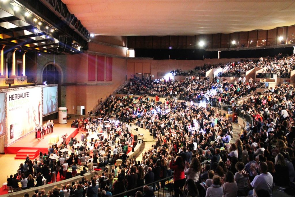Terra Mítica acoge el congreso nacional de Herbalife con más de 3.000 asistentes