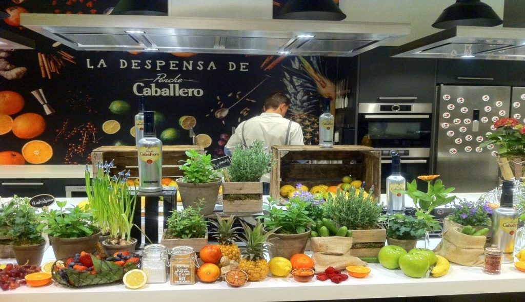 Un cocktail cooking para experimentar las combinaciones con Ponche Caballero