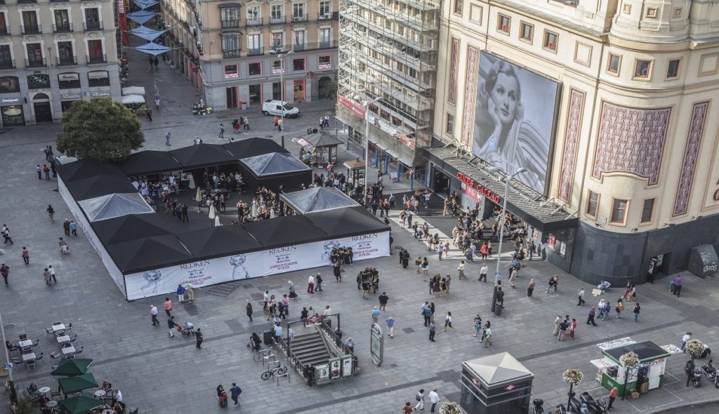 DGlobal pone en escena a Redken en la Plaza de Callao