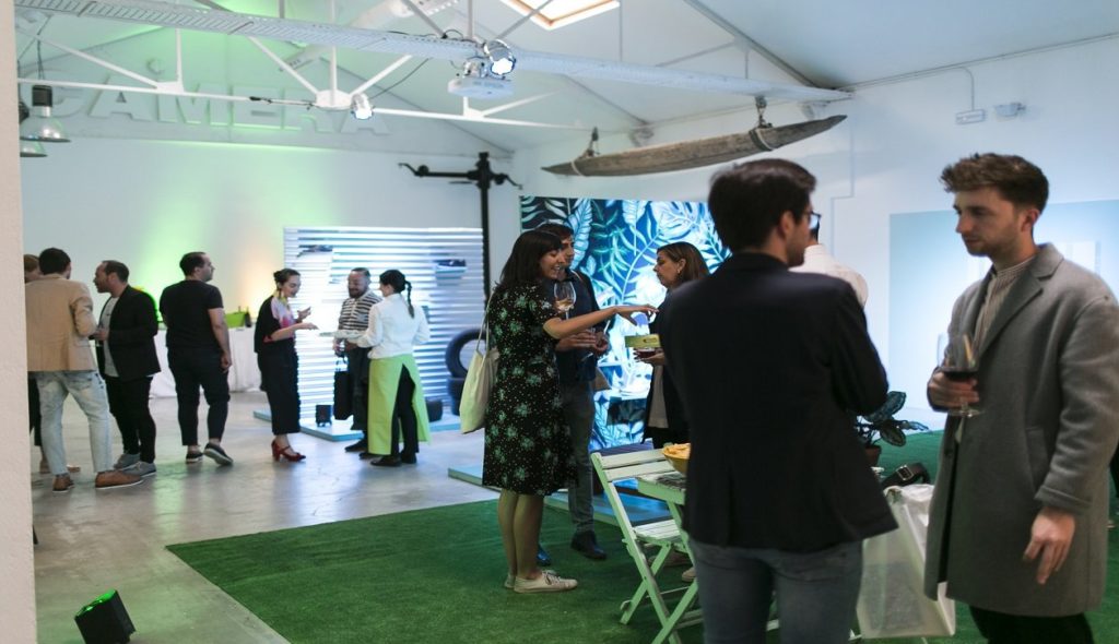 Influencers y decoración primaveral para la presentación de los nuevos Pitillos