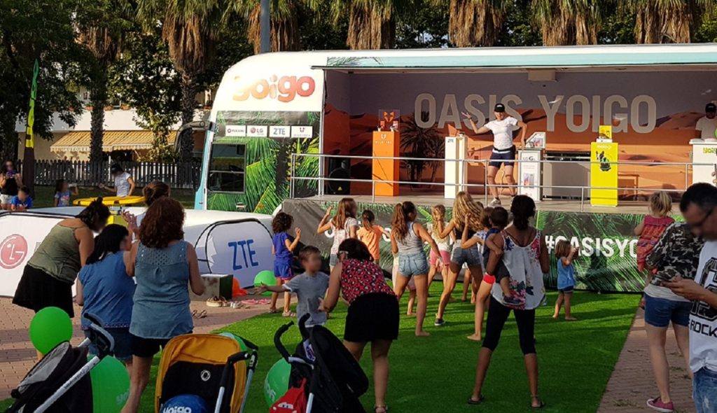 Un oasis de diversión en la playa con el roadshow de Yoigo