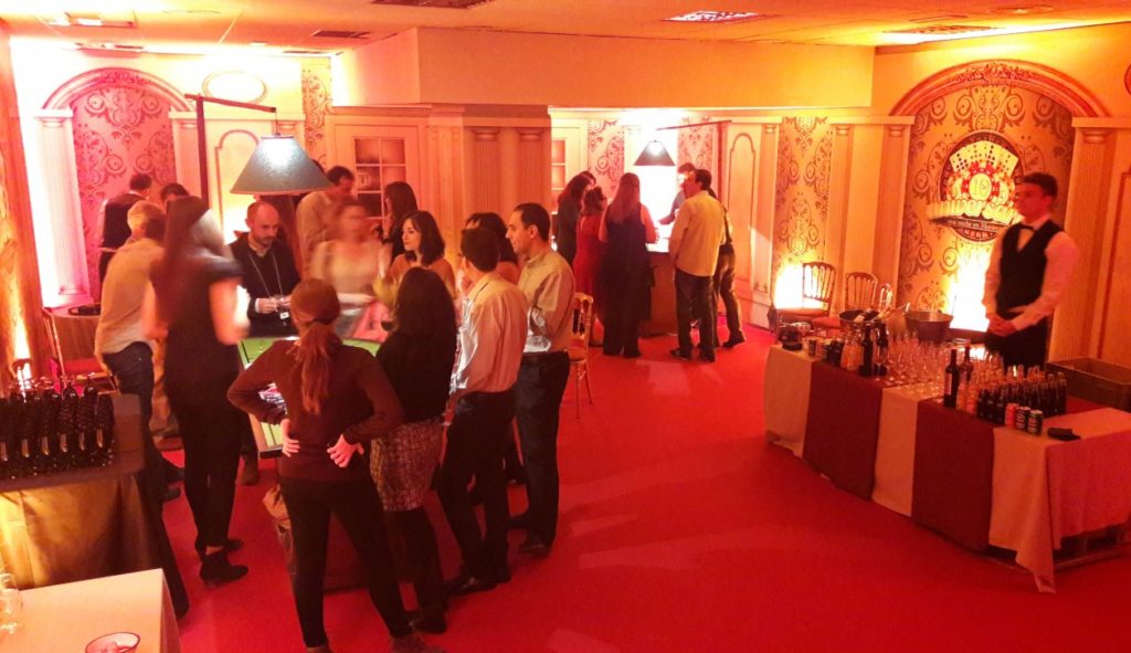 Una oficina se convierte en el casino de Montecarlo en su 10º aniversario