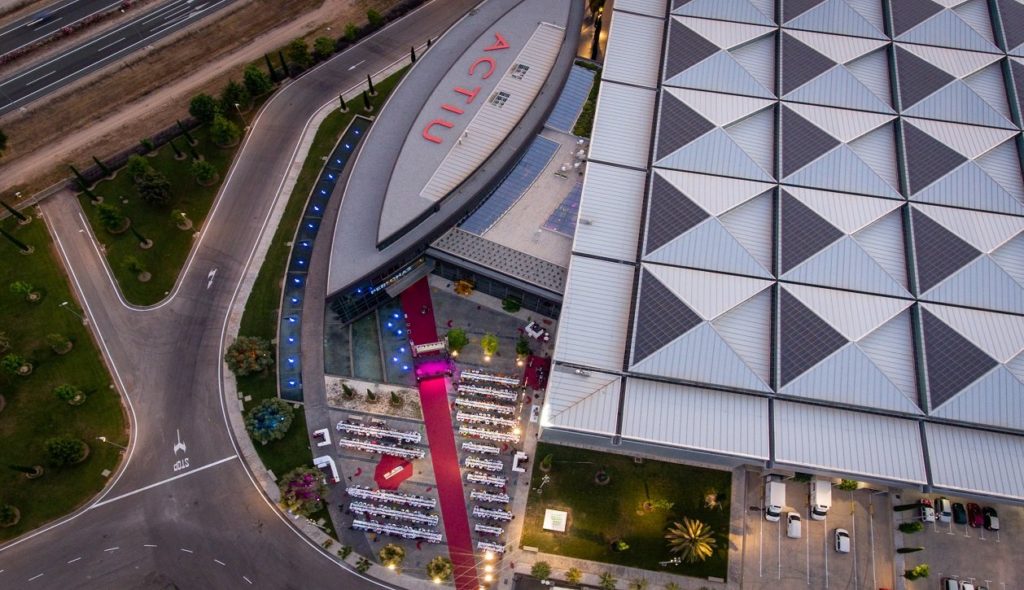 La sede tecnológica de Actiu se aprovecha por dentro y por fuera como venue y sede de su aniversar