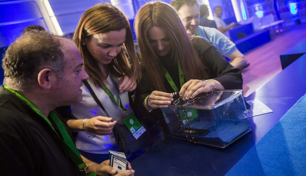 Ford convierte a su fuerza de ventas en súper agentes en misión especial