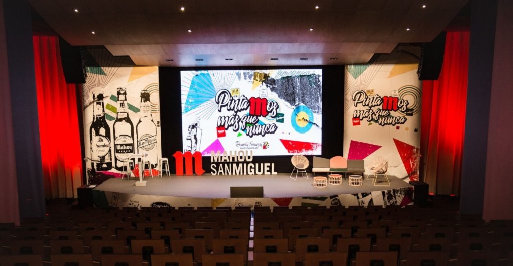 La creatividad y el color pintan la convención de finanzas de Mahou