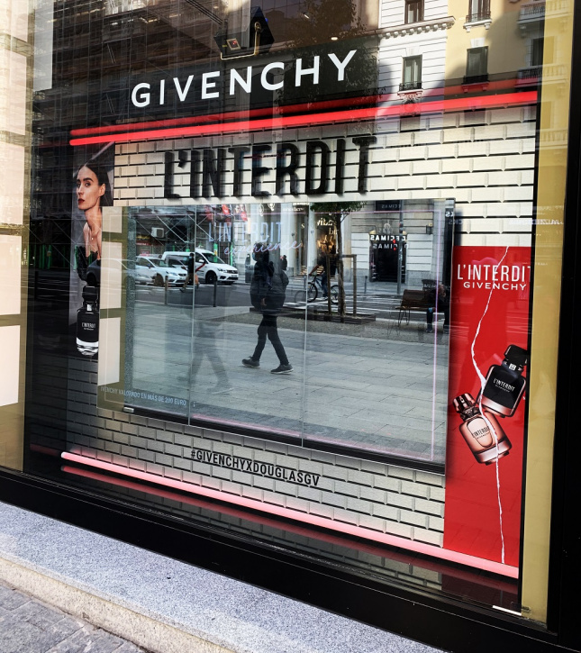 Givenchy convierte a los viandantes de la Gran Vía madrileña en protagonistas