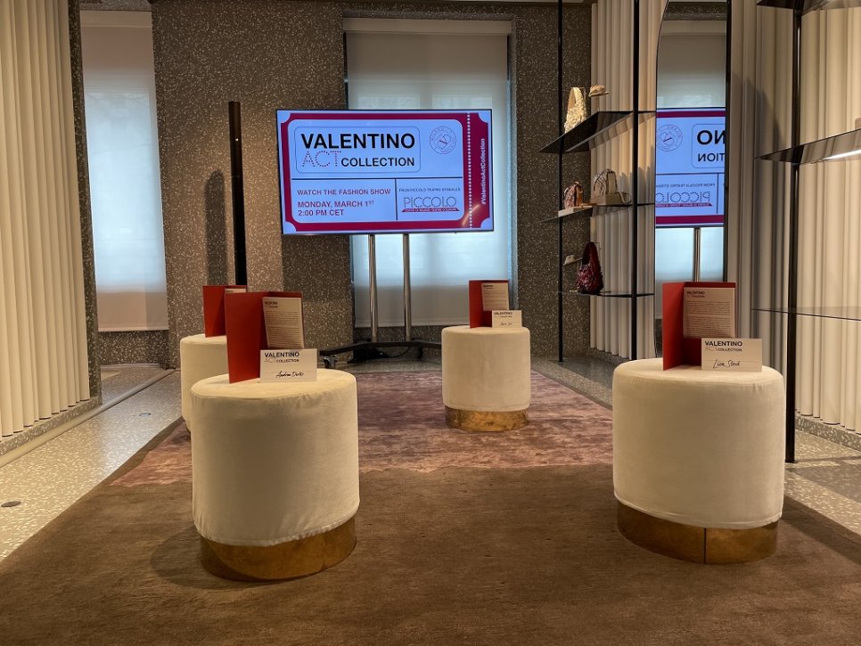 Valentino celebra su desfile en streaming desde su boutique en BCN
