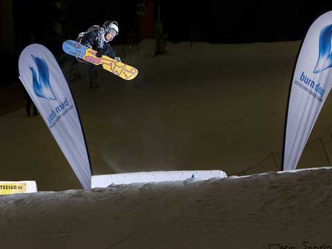 Burn Day energizes el snowboard