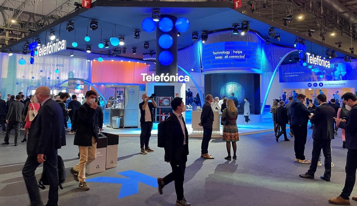 Telefónica monta un stand inspirado en el metaverso para el MWC22 ...