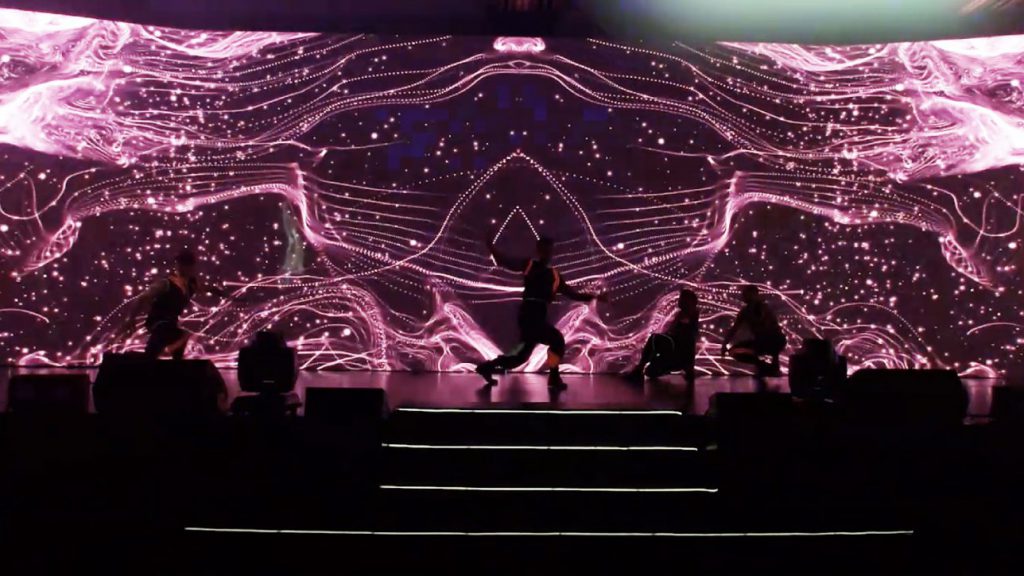 Pandora presenta su brillante ‘Brazalete de las estrellas’ con artistas locales