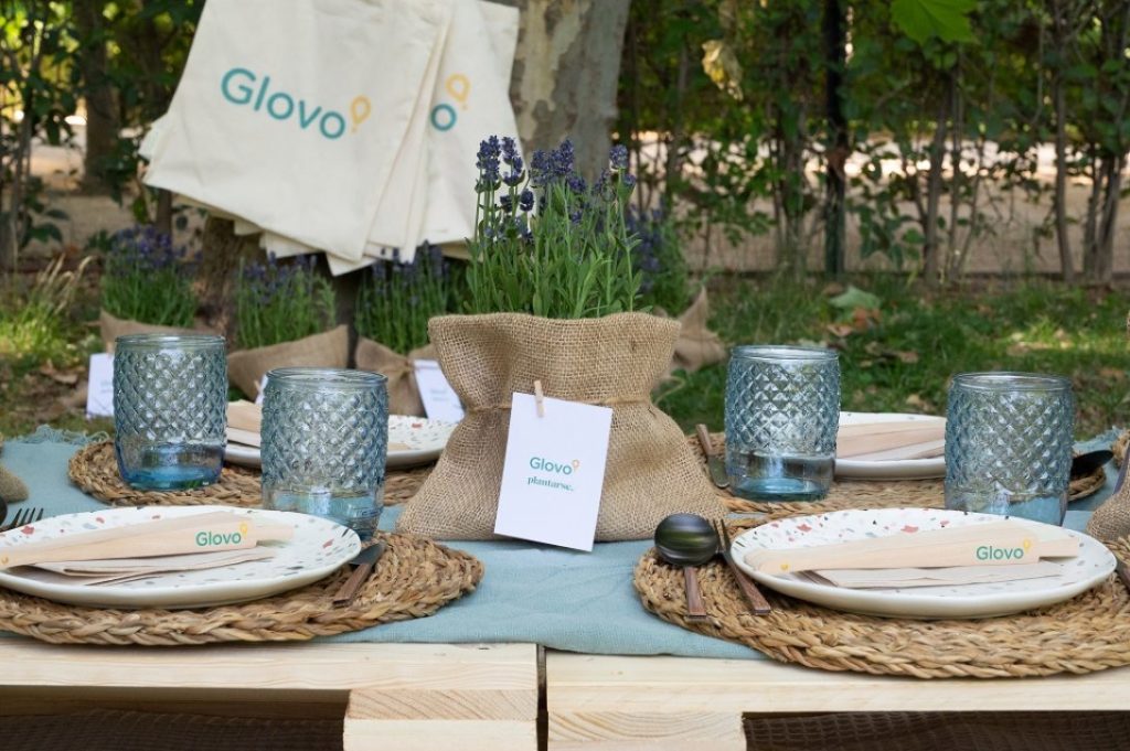Un picnic en el Retiro y comida healthy de Glovo para dar la bienvenida al verano