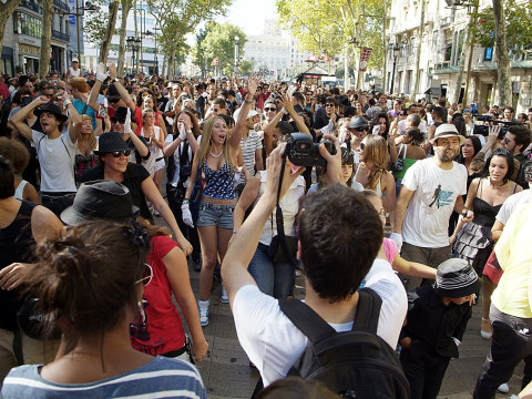 Fans del rey del pop lo recuerdan en un MoonWalk