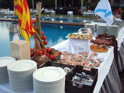 Spanish-style feast in the pool in the Hotel Rey Juan Carlos I