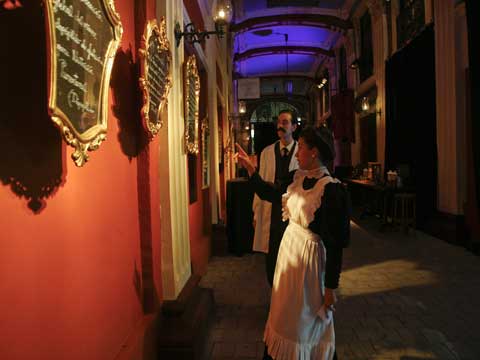 El Congreso Anual de Farmacéuticos vive una cena de época en Zaragoza