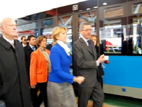 An exhibition of vintage vehicles inaugurates the new bus exchanger of Madrid