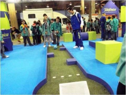 Un menú de actividades en el stand de Telefónica, durante Expojove 2009