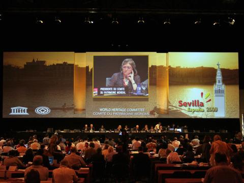 La puesta en escena de las proyecciones en una asamblea de la Unesco