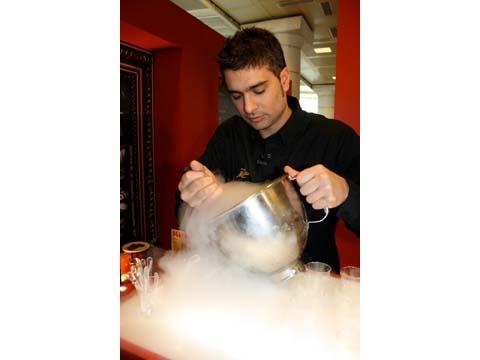 Matusalem Ron prepares liquid, solid and gaseous mojitos at the Madrid Fusion